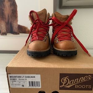 Danner Mountain Light Cascade Boots